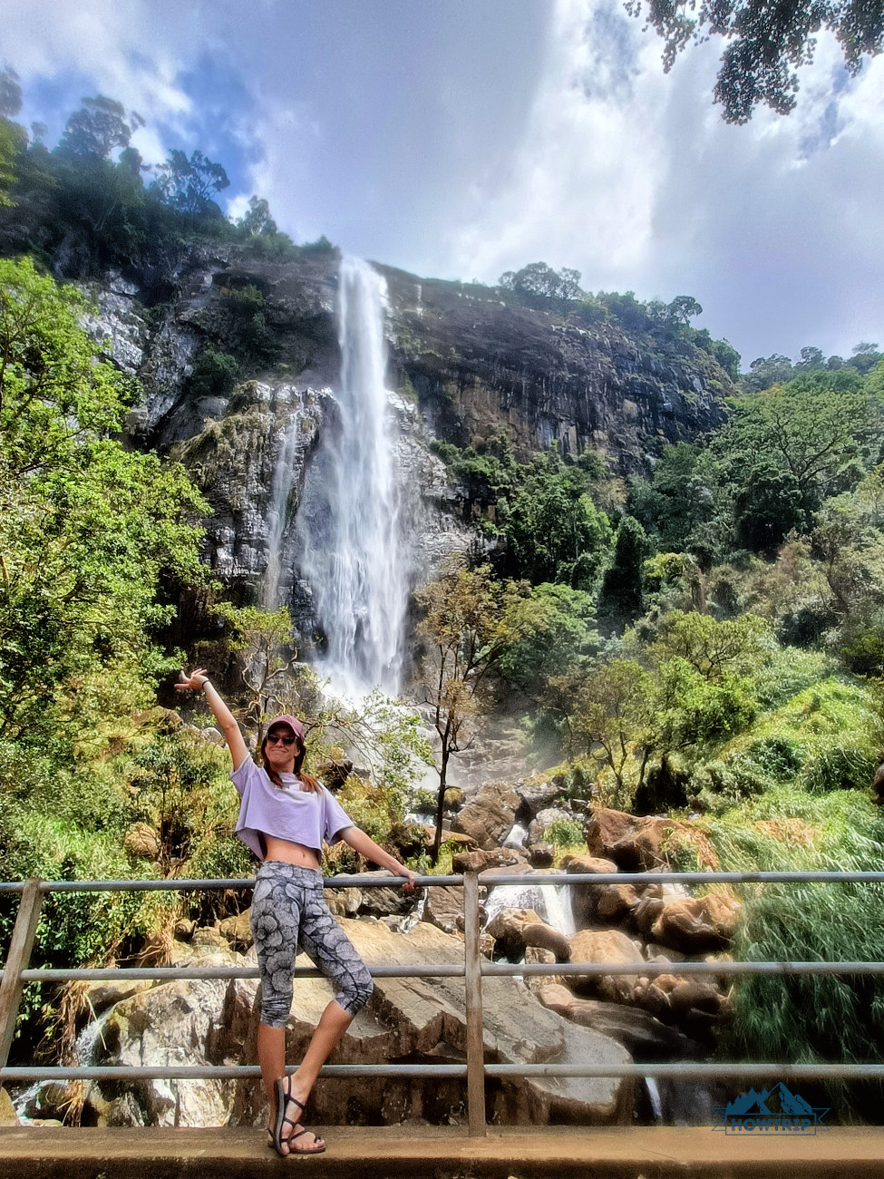 водопад на Шри-Ланке рядом с Велигамой