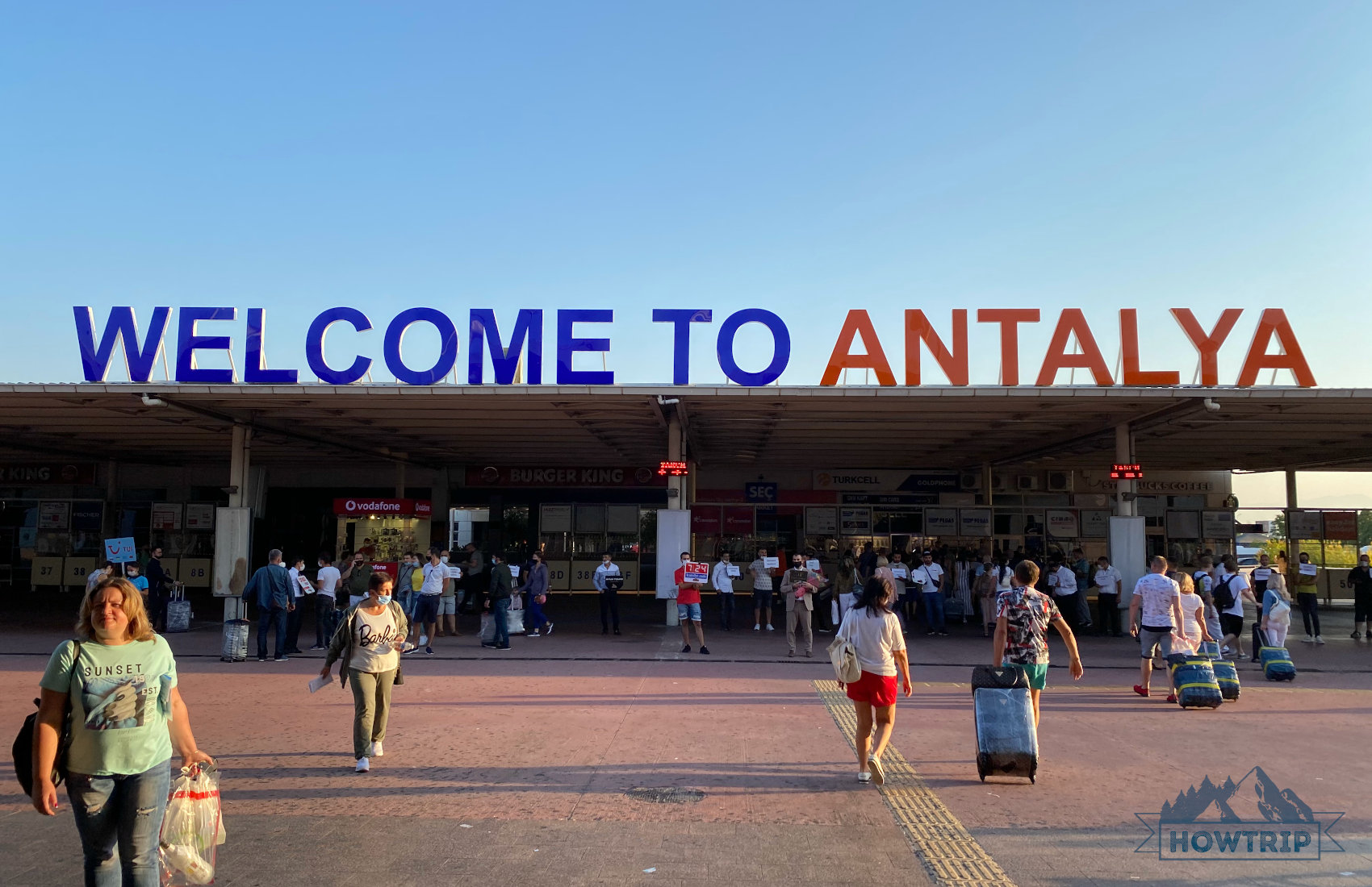 Ayeroport Antalii v Turcii