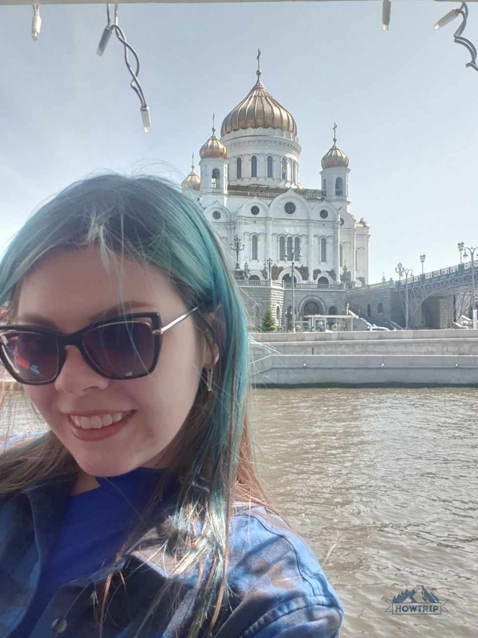 Храм в Москве на водной прогулке