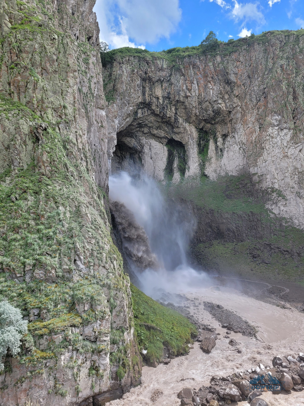 Каракая Су водопад