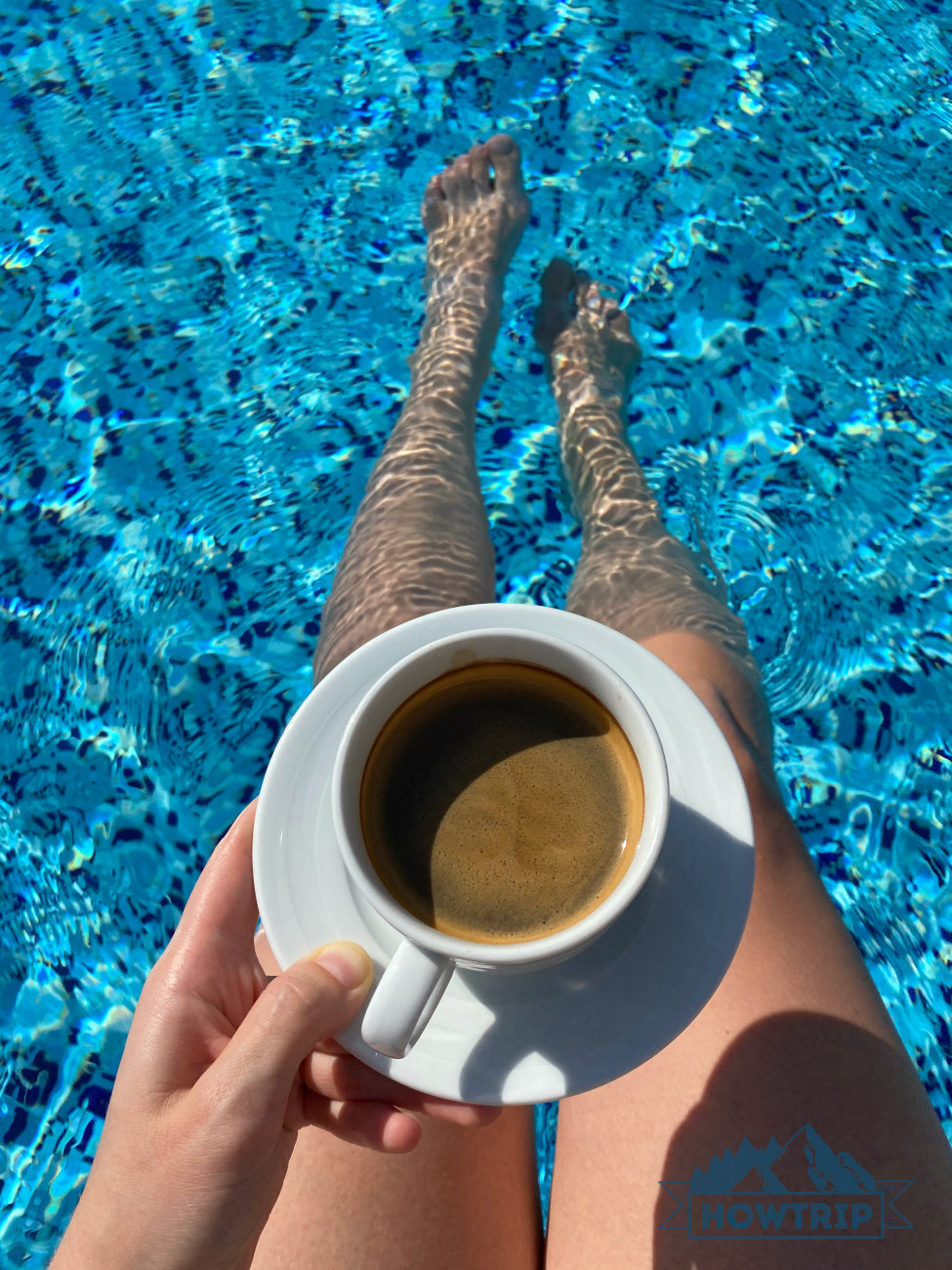 Кофе у бассейна