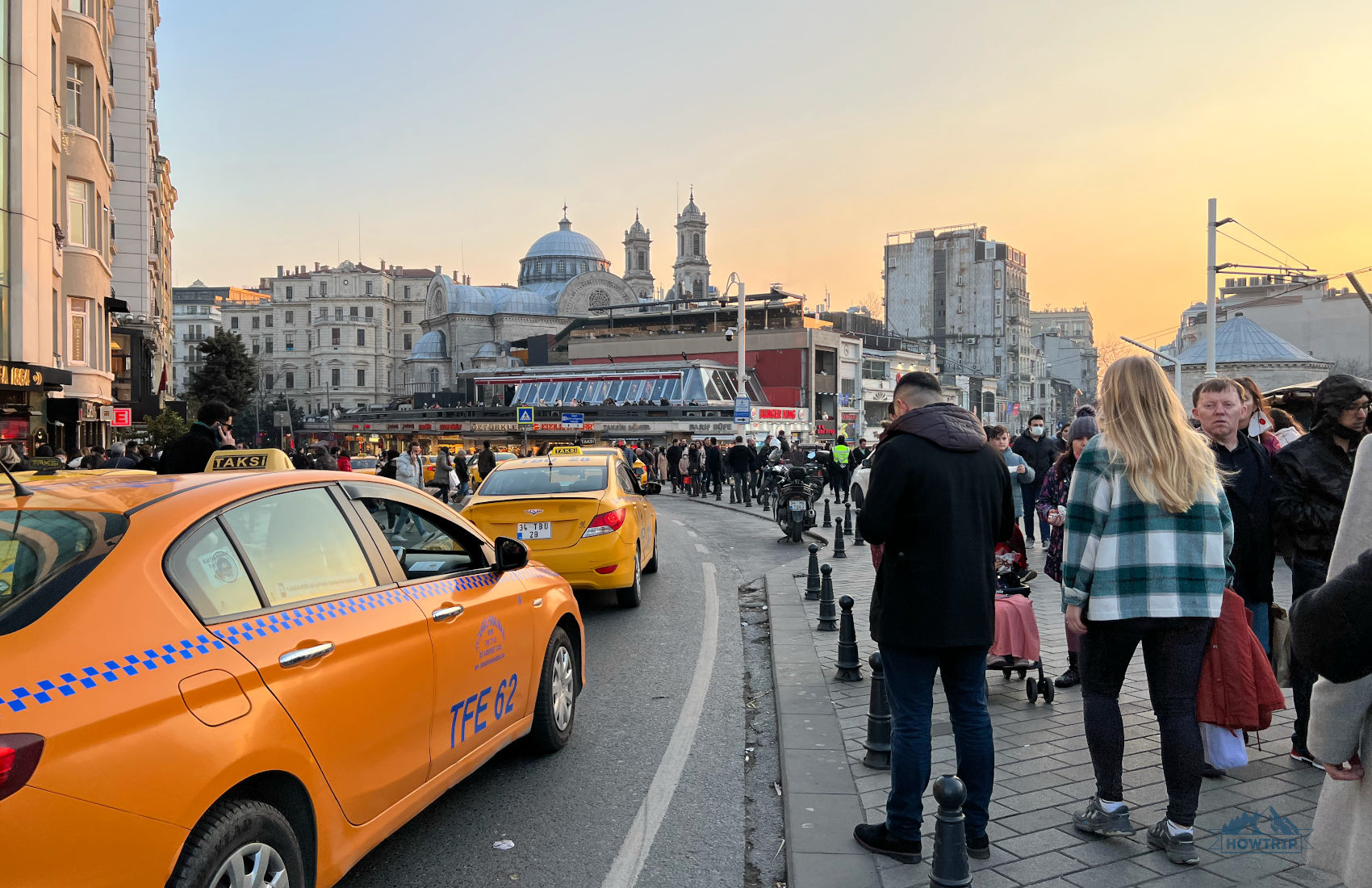 Площадь Таксим и такси