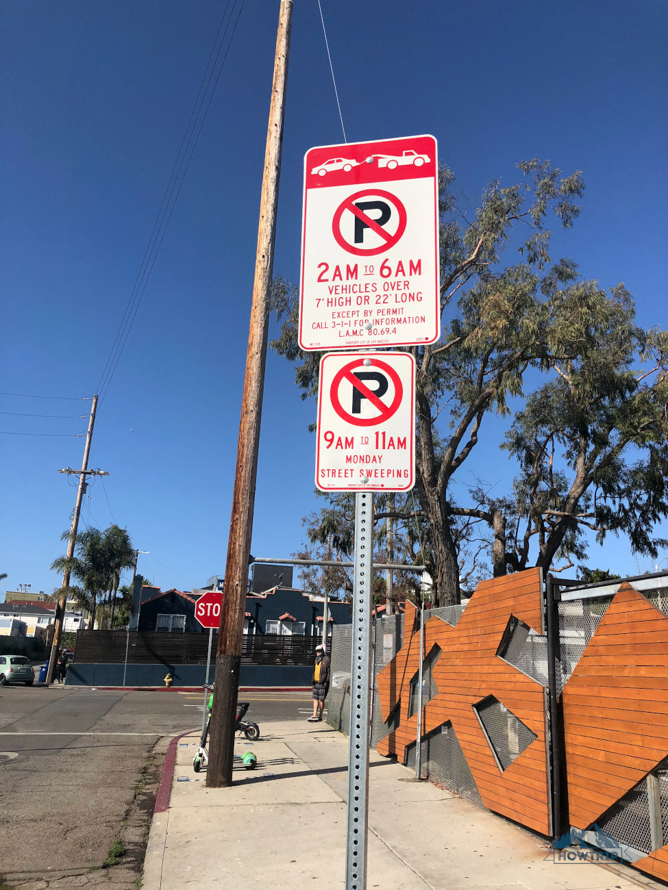 Знак чистки улицы парковка