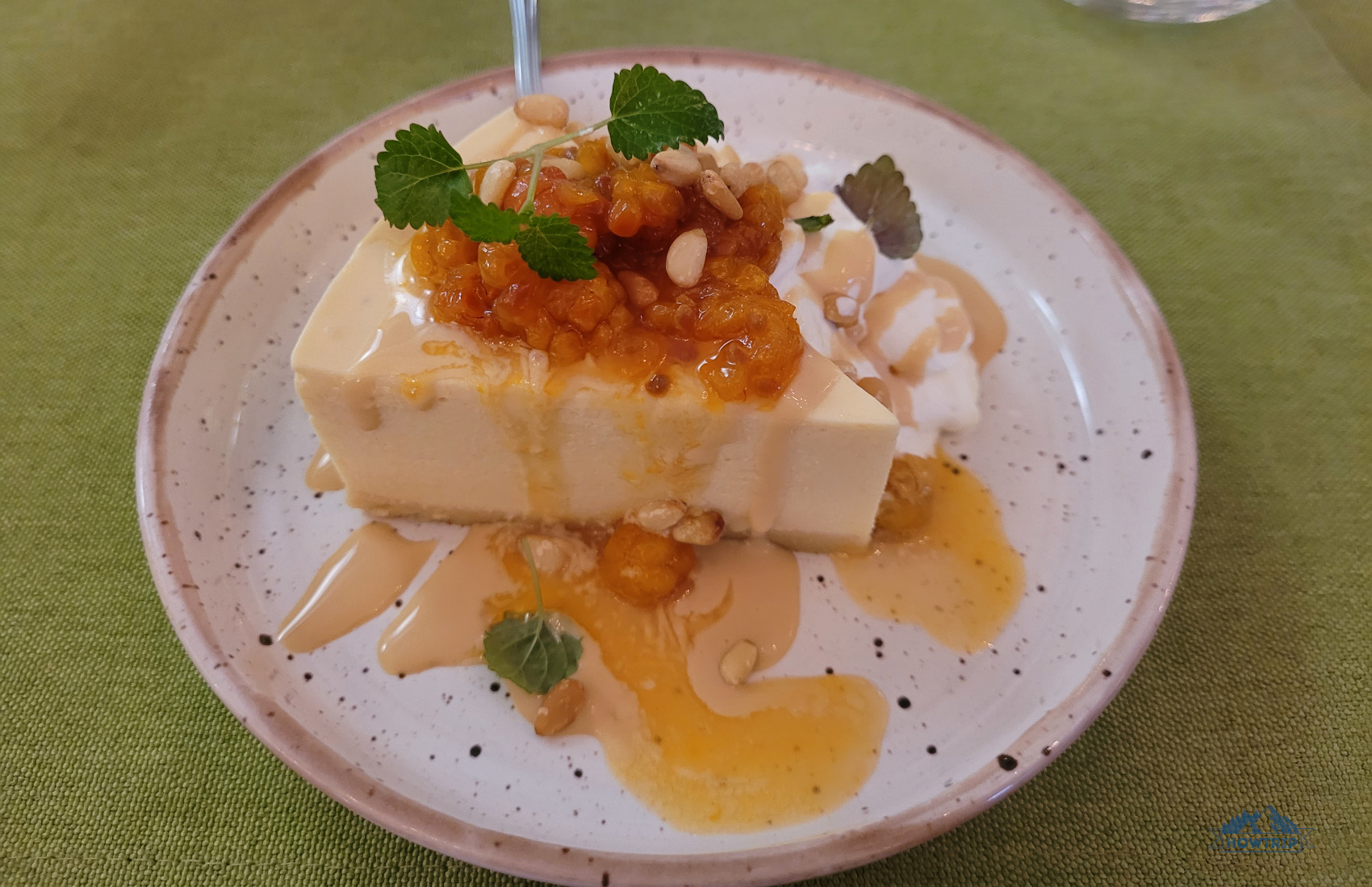 чизкейк из морошки и кедровых орехов чизкейк из морошки и кедровых орехов