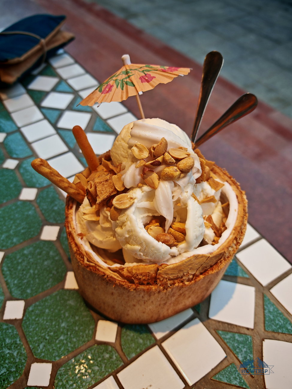 кокос в Нячанге в кафе