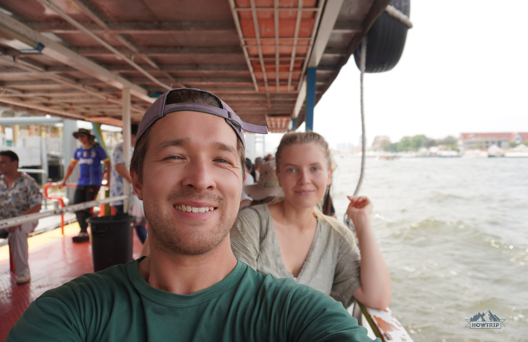на лодке у храма Рассвета Wat Arun