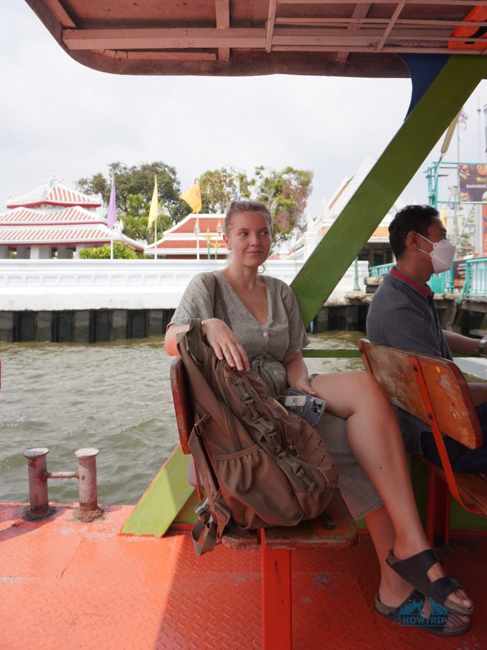 на лодке у храма Wat Arun