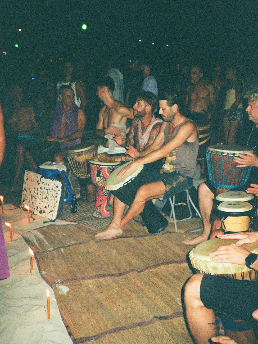 на пляже Пхангана вечером