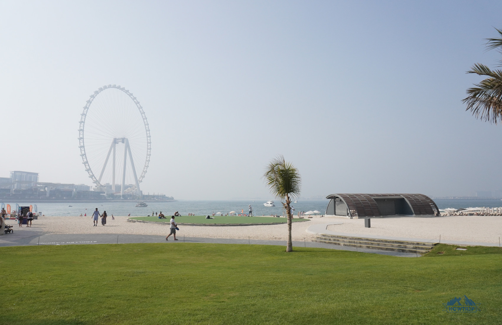 утро на пляже Марина в Дубае