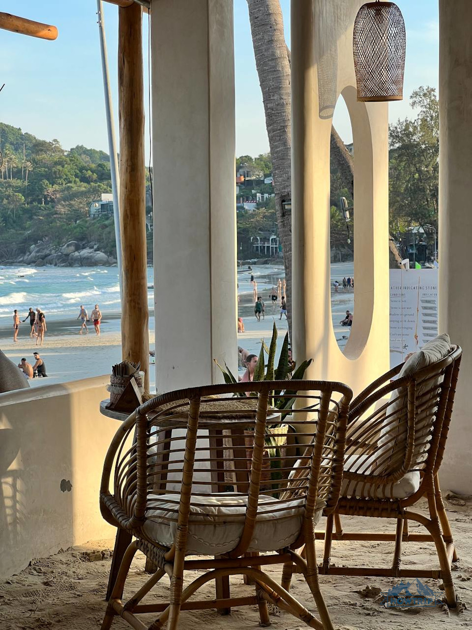 вид на пляж на острове Пханган