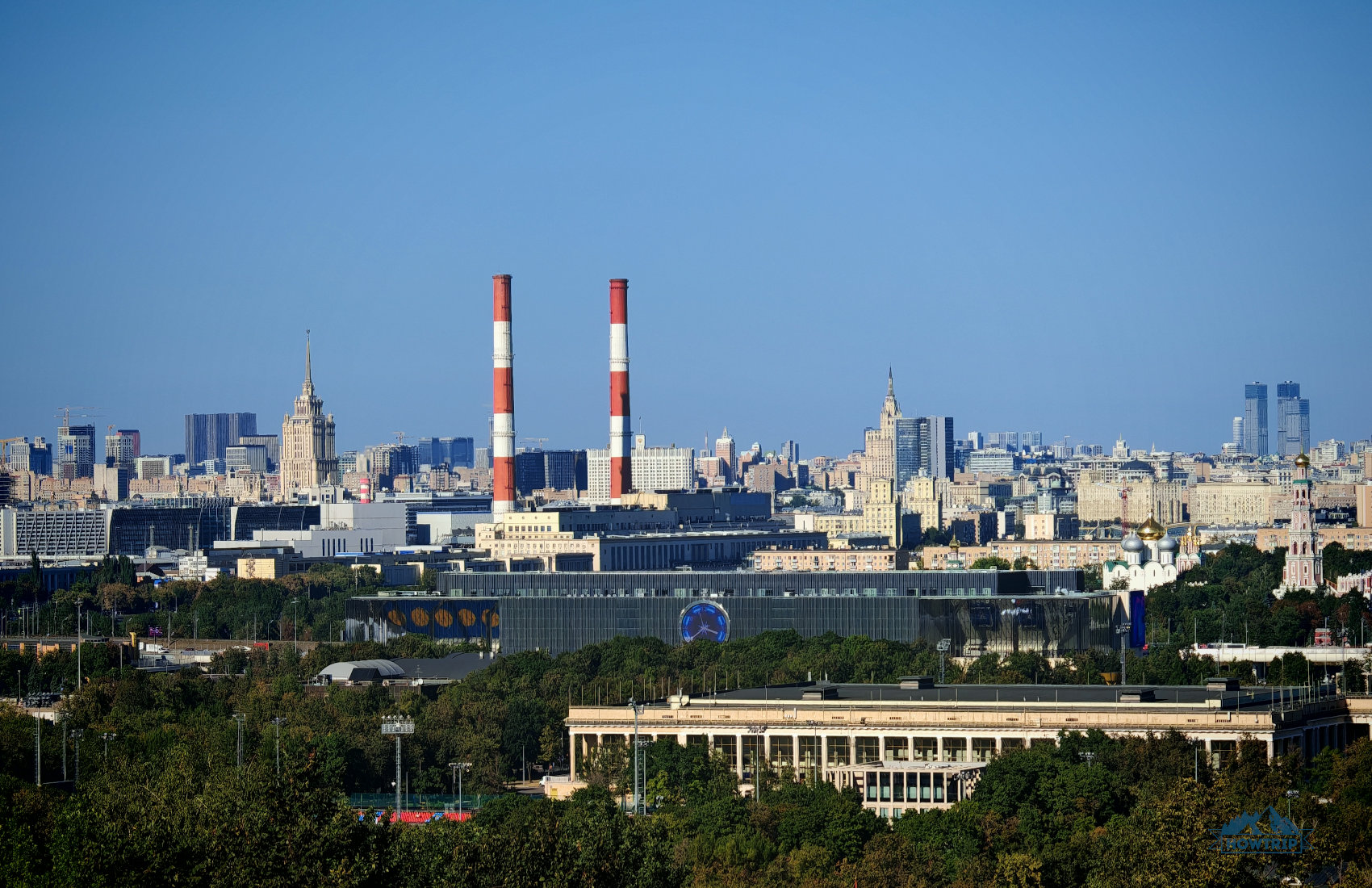 вид с воробьевых гор на москву и сталинские высотки