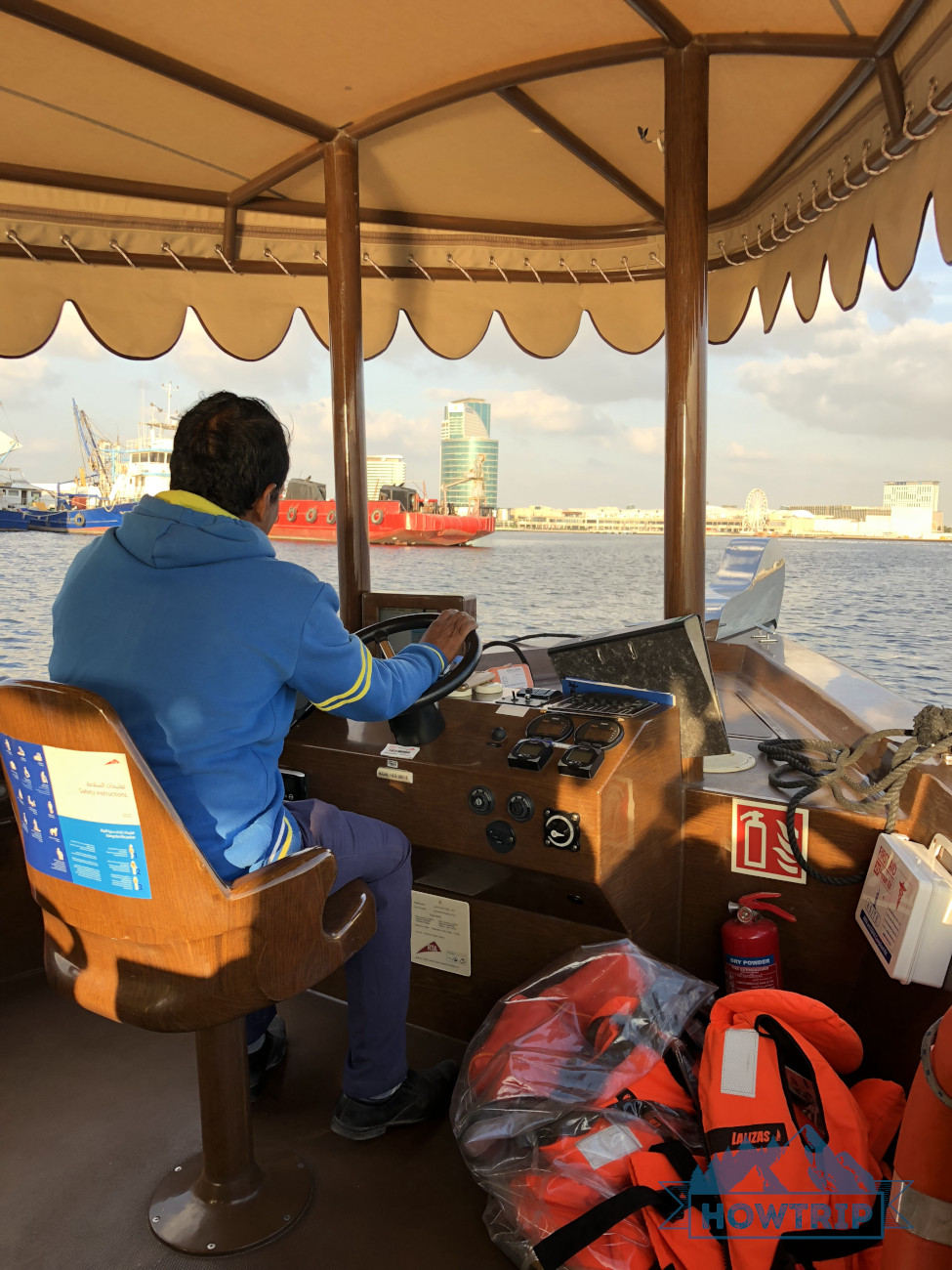 Дубай поездка на лодке