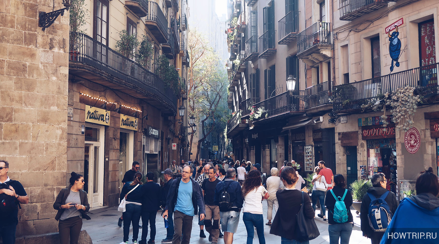 Улицы Барселоны в Готическом квартале
