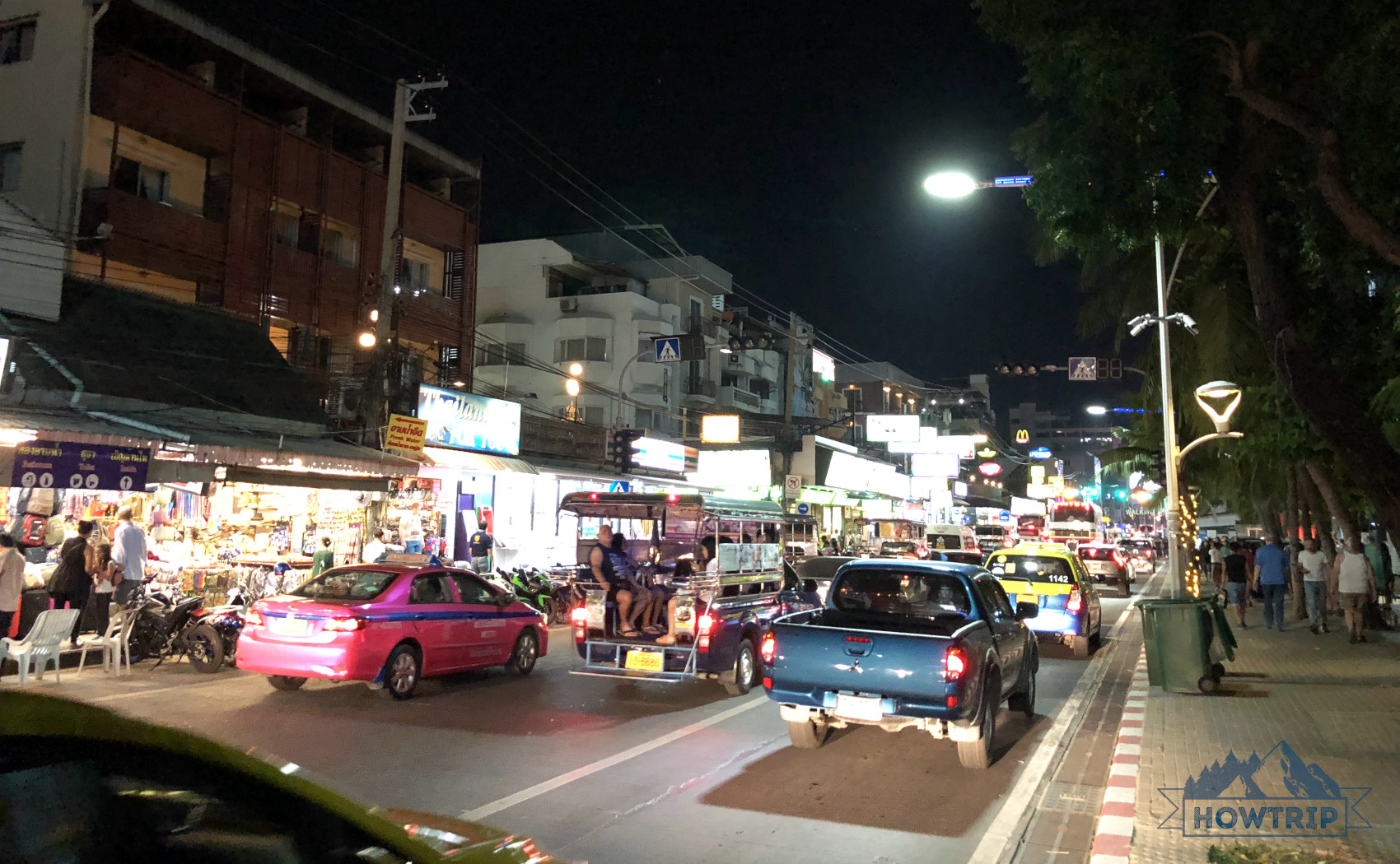 Улицы в Паттайе ночью