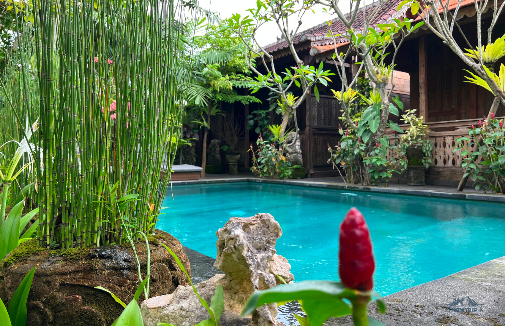 Отель на Бали и бассейном