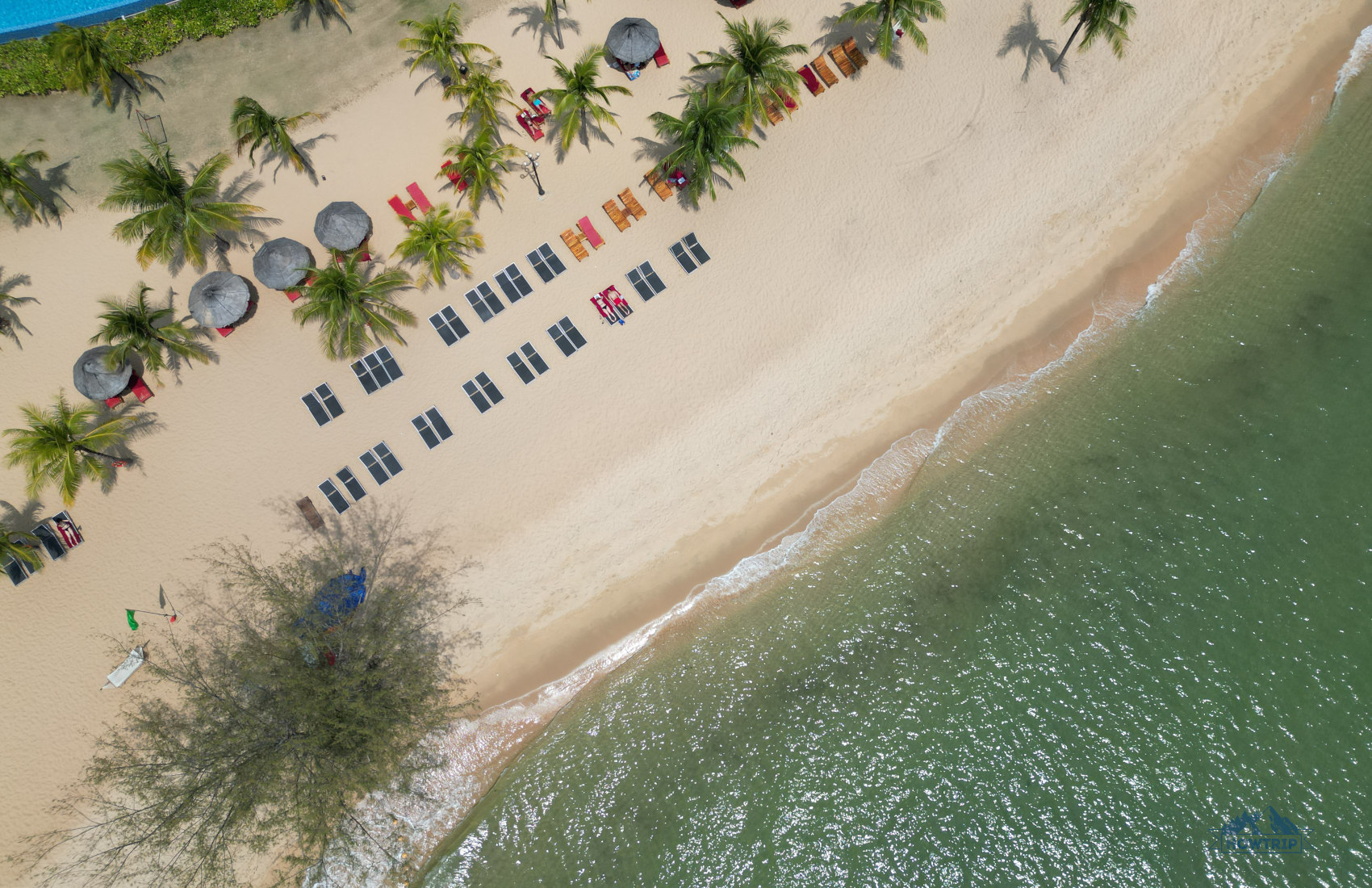 пляж у отеля на Фукуоке, Вьетнам