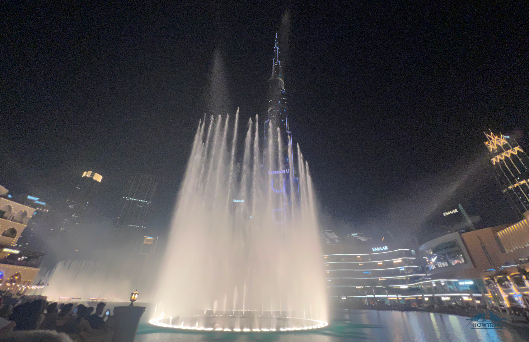 фонтаны у Бурдж Халифы ночью
