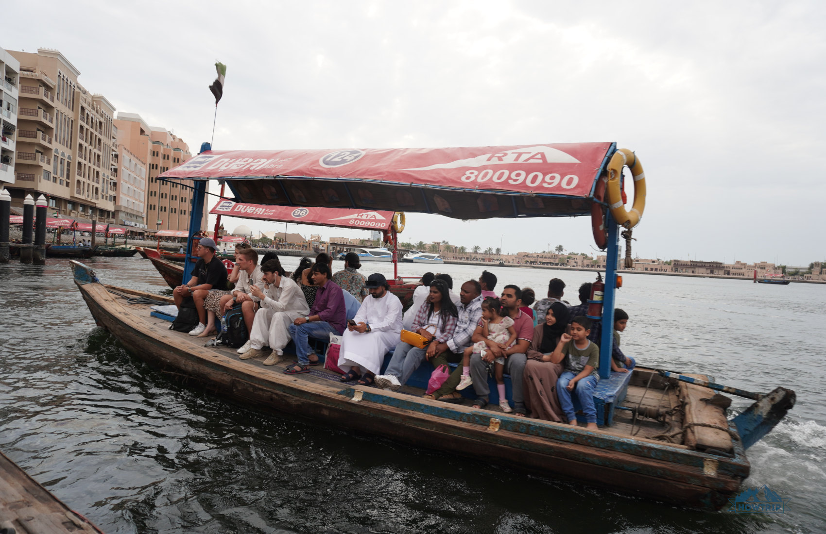 Прогулка на арабской лодке в Дубае
