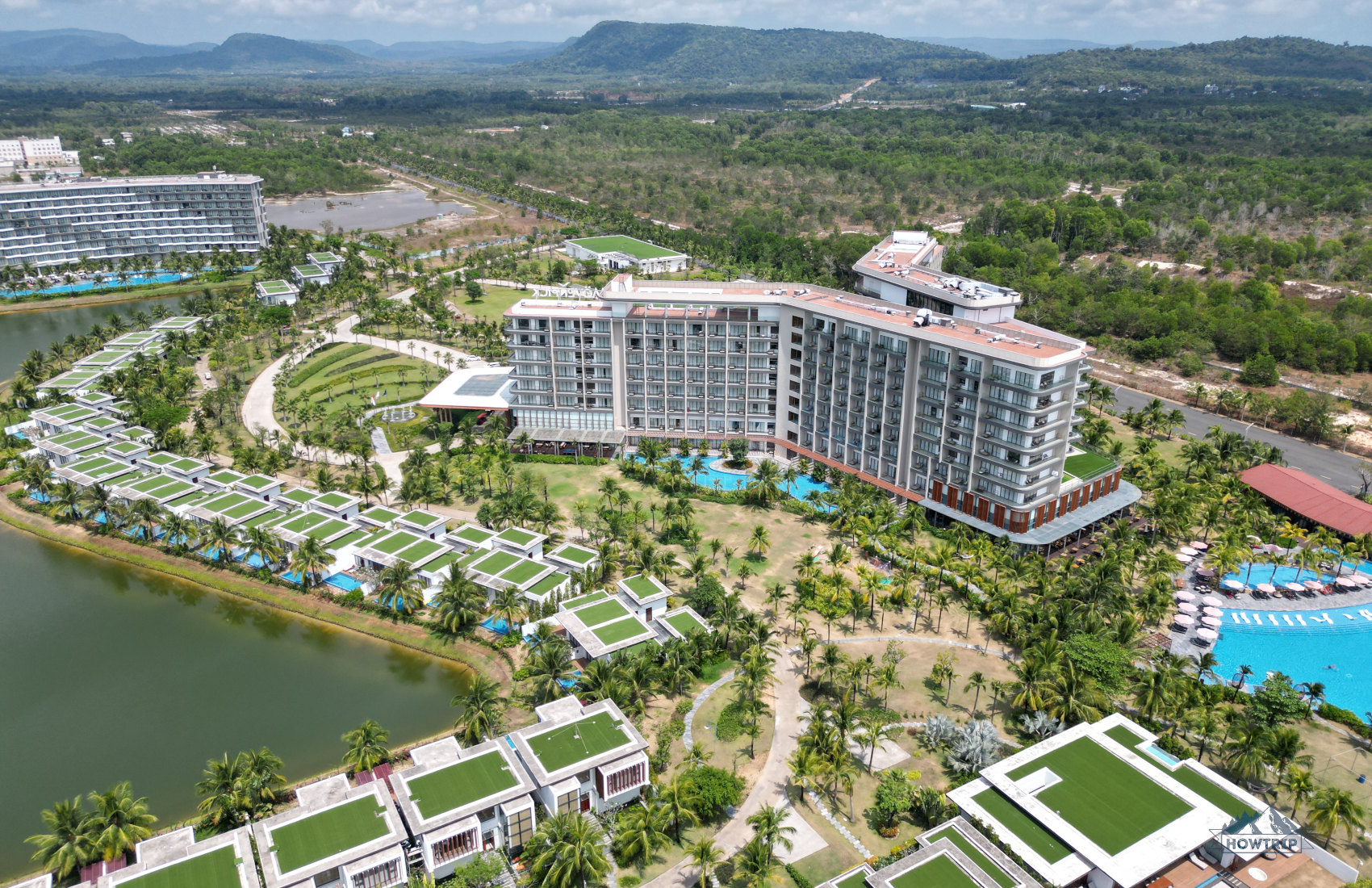Отель 5 звезд Movenpick на Фукуоке с дрона
