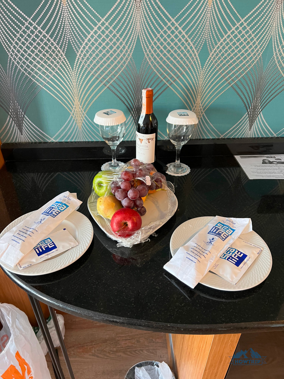 кока кола и фисташки и лежаки Voyage Belek Golf Spa