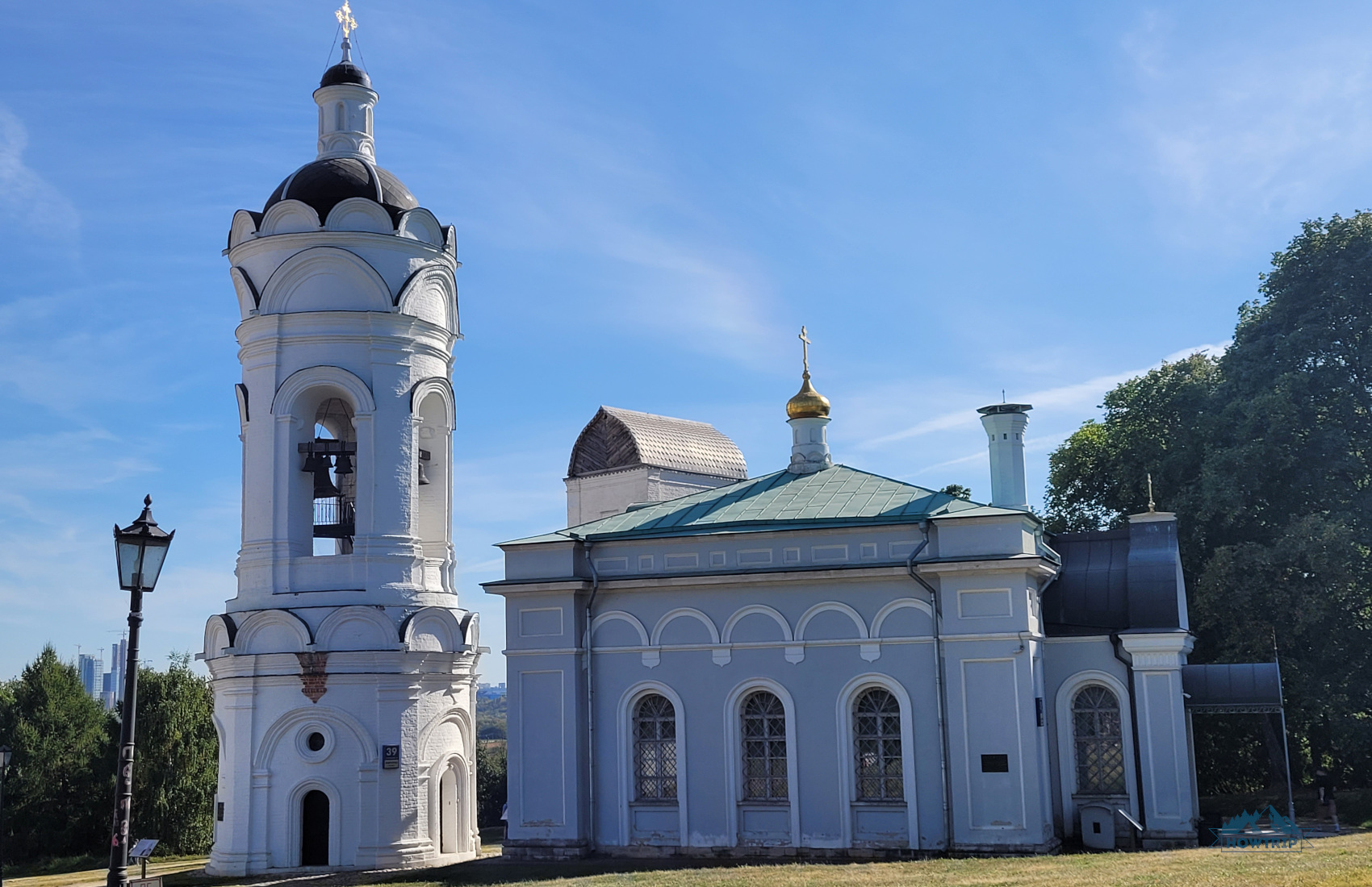 Церковь святого Георгия с колокольней