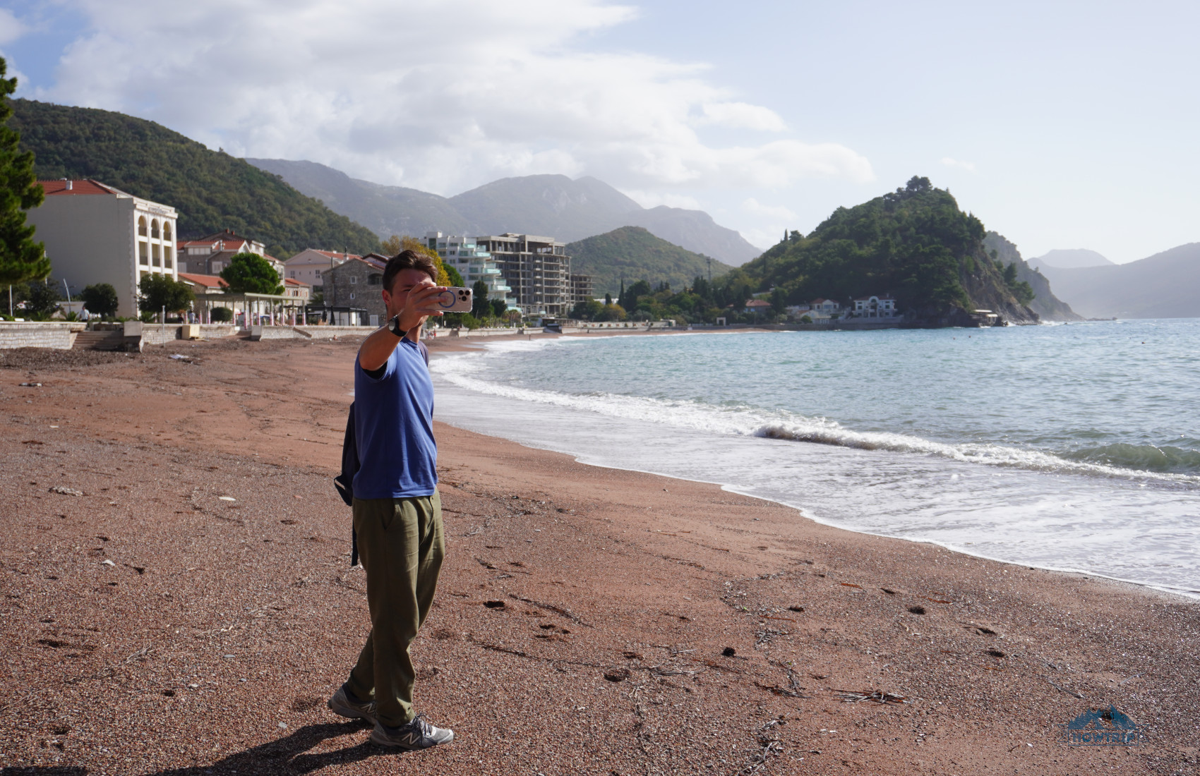 пляж в Черногории песчаный пляж в Черногории песчаный