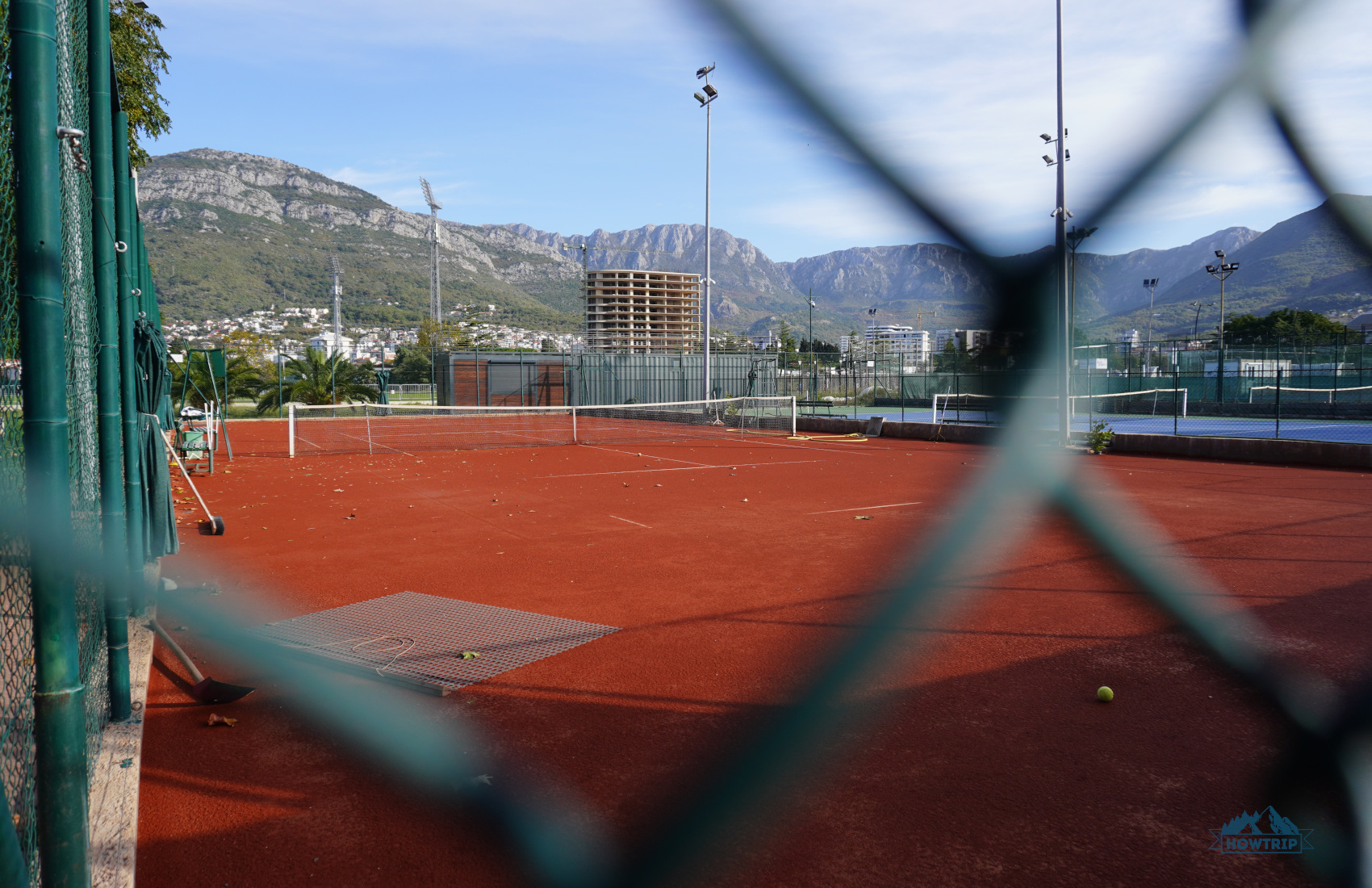 теннисный корт в Баре