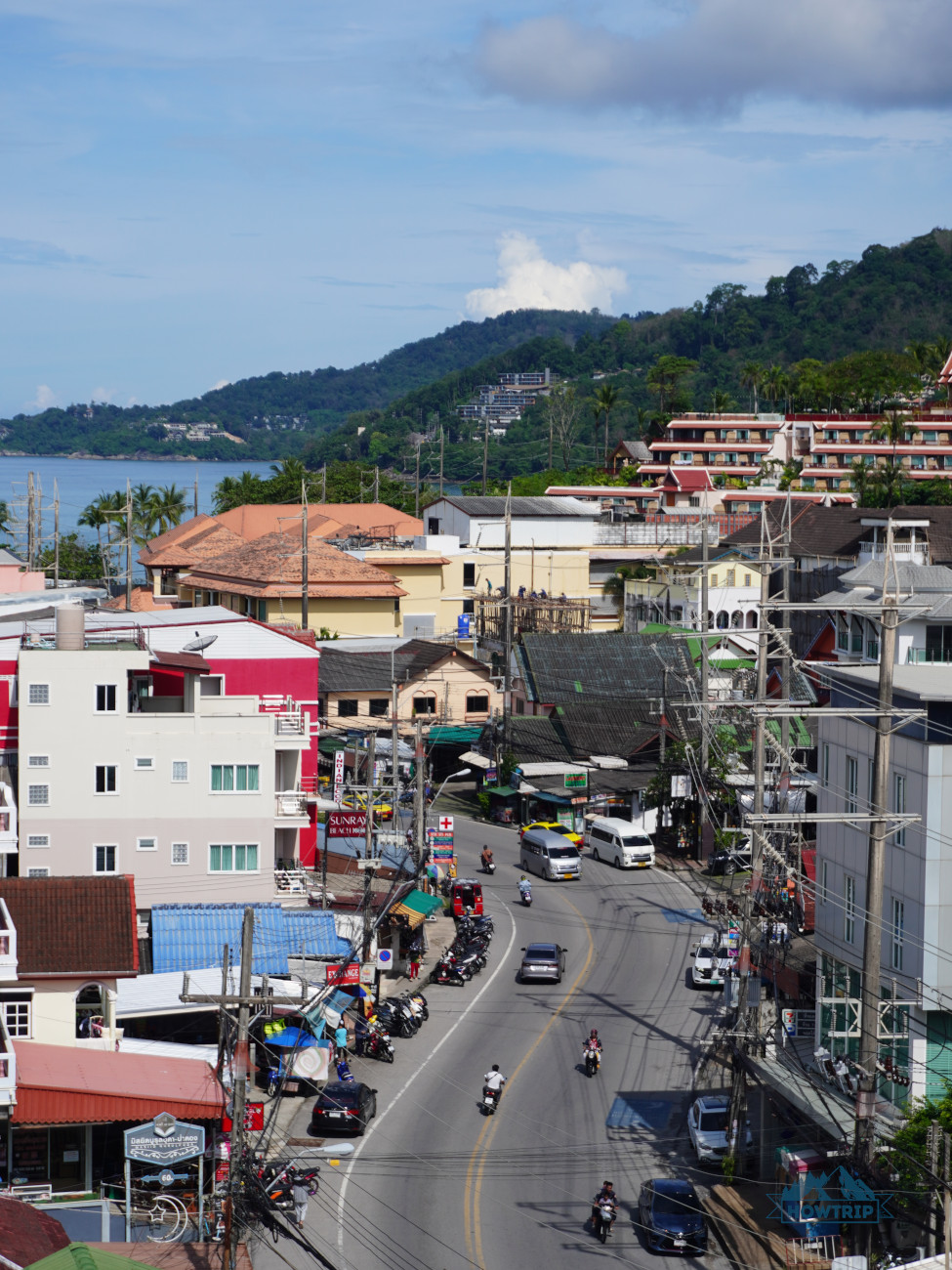 отель на Пхукете с бассеином на крыше