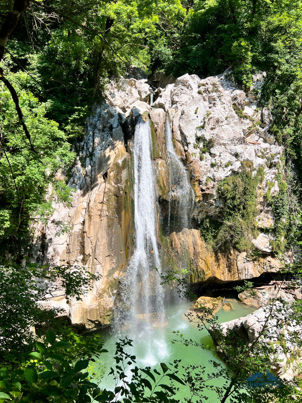 водопад в окрестностях Сочи