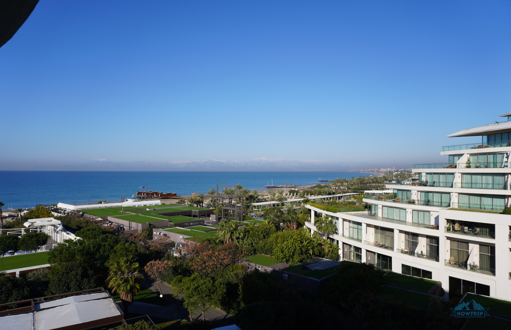 Вид из бокового номера здания А Вояж Белек Вид из бокового номера здания А Вояж Белек